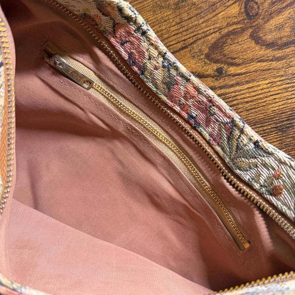 Vintage Floral Tapestry Shoulder Bag - Picture 6 of 9